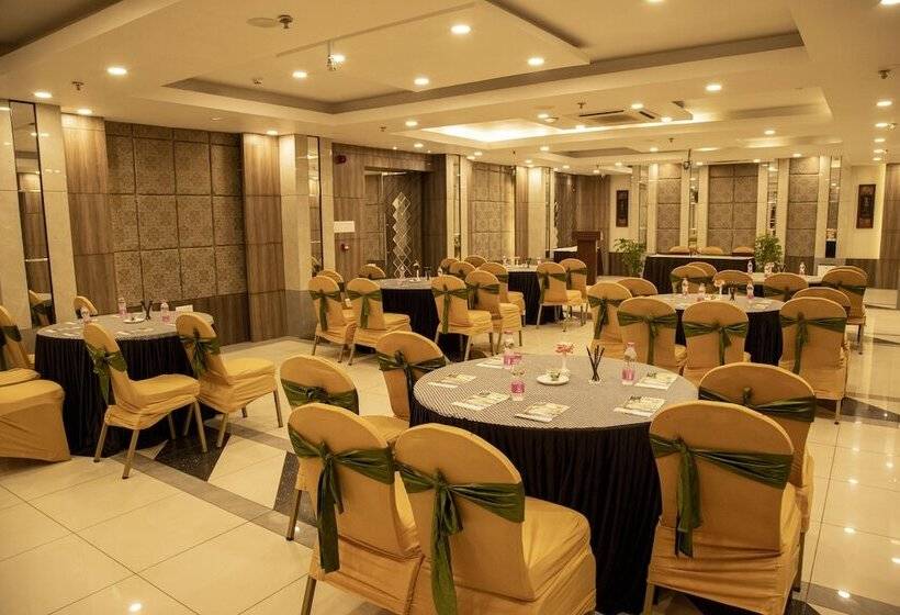 هتل Niladri Premium