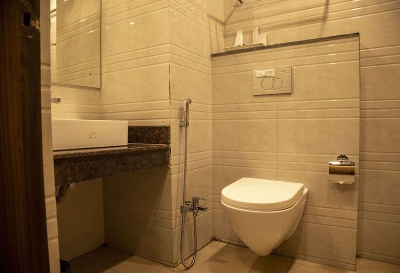 هتل Niladri Premium