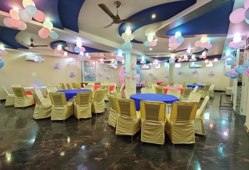 Hotelli Ratan Palace By Evara