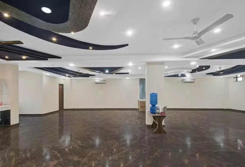 Hotelli Ratan Palace By Evara