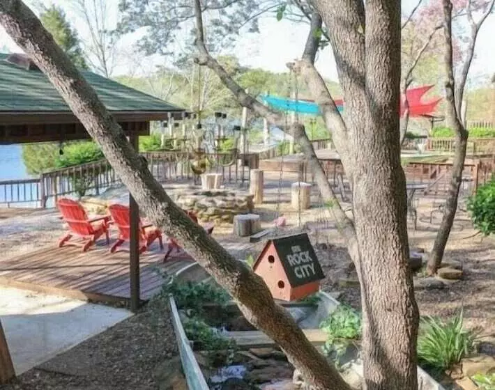 Hotelli Shady Cliff Resort