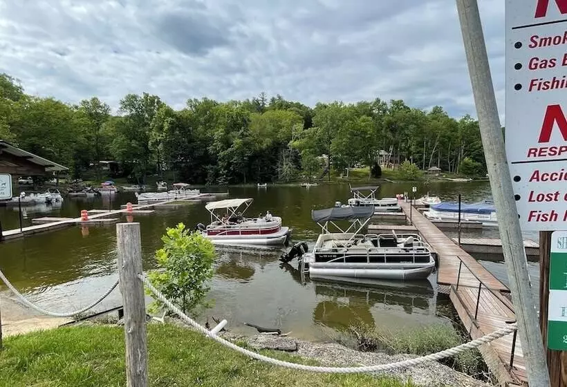 Hotelli Shady Cliff Resort