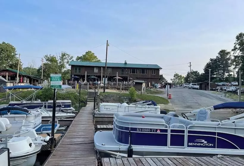 Hotelli Shady Cliff Resort