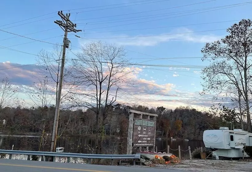 Hotelli Shady Cliff Resort