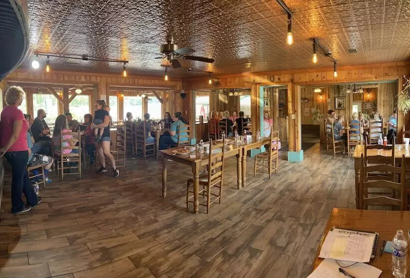 Hotelli Shady Cliff Resort