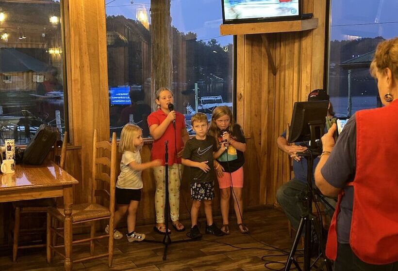 Отель Shady Cliff Resort