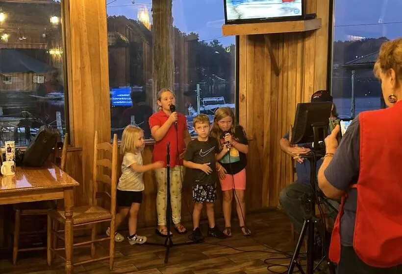 Hotelli Shady Cliff Resort