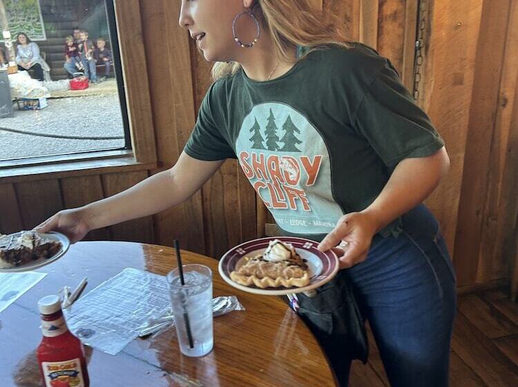 Отель Shady Cliff Resort