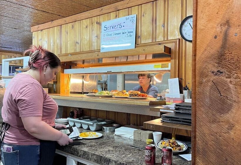 Отель Shady Cliff Resort