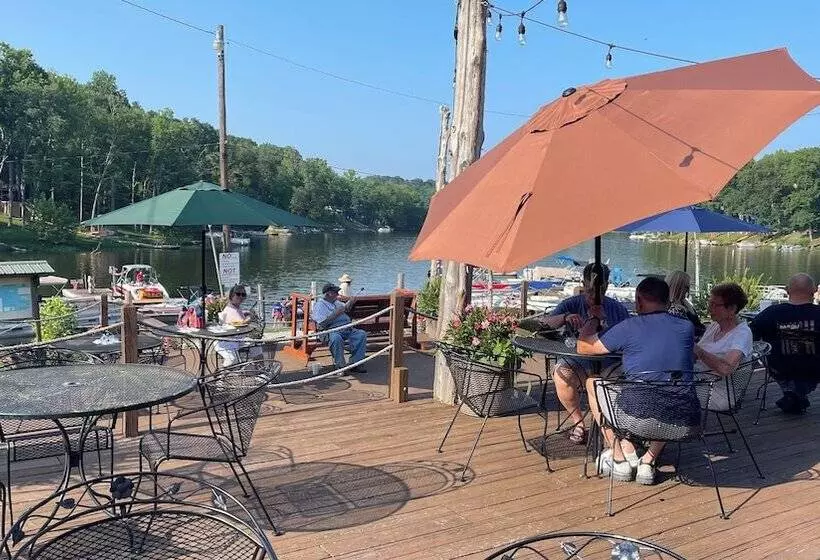 Hotelli Shady Cliff Resort