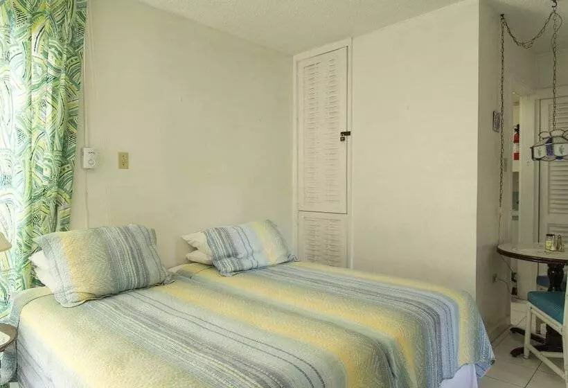 هتل Sky View Beach Studio   Montego Bay Club