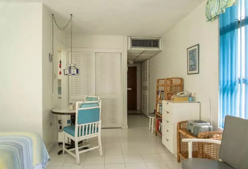 هتل Sky View Beach Studio   Montego Bay Club