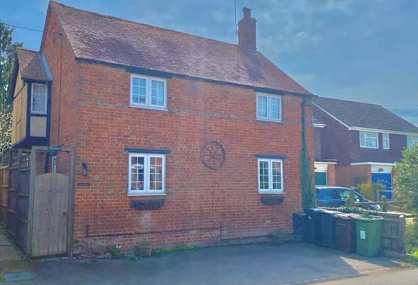 Oxfordshire Village Cottage With Private Garden