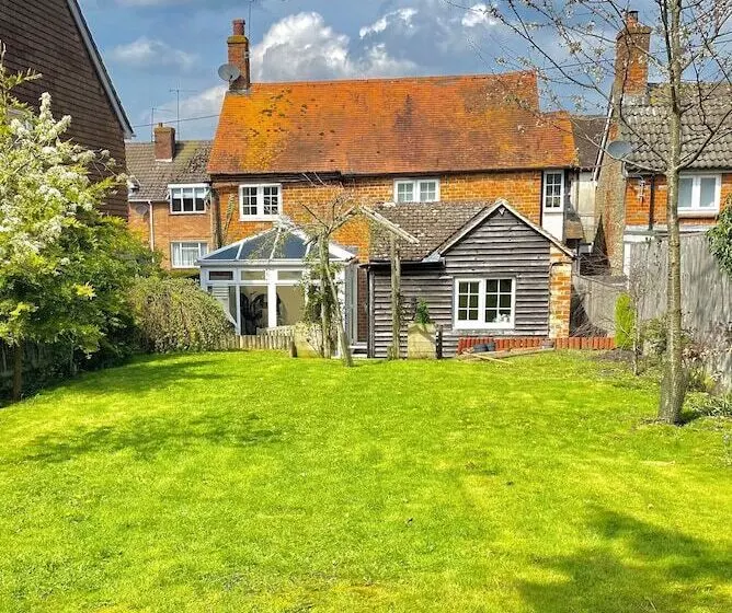 Oxfordshire Village Cottage With Private Garden