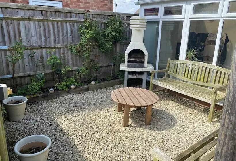 Oxfordshire Village Cottage With Private Garden