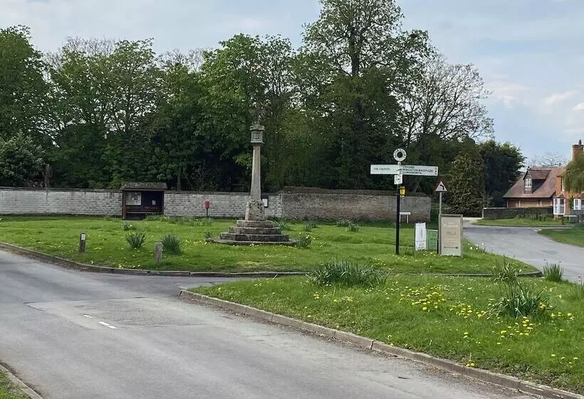 Oxfordshire Village Cottage With Private Garden