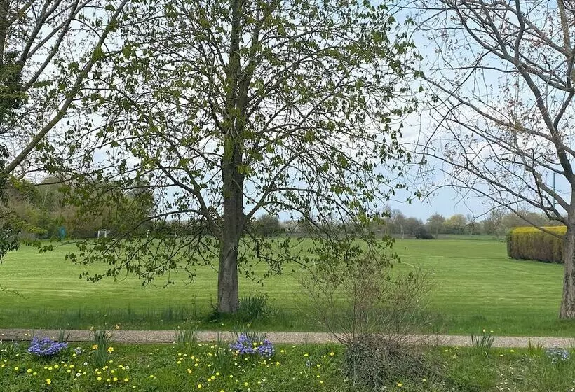 Oxfordshire Village Cottage With Private Garden