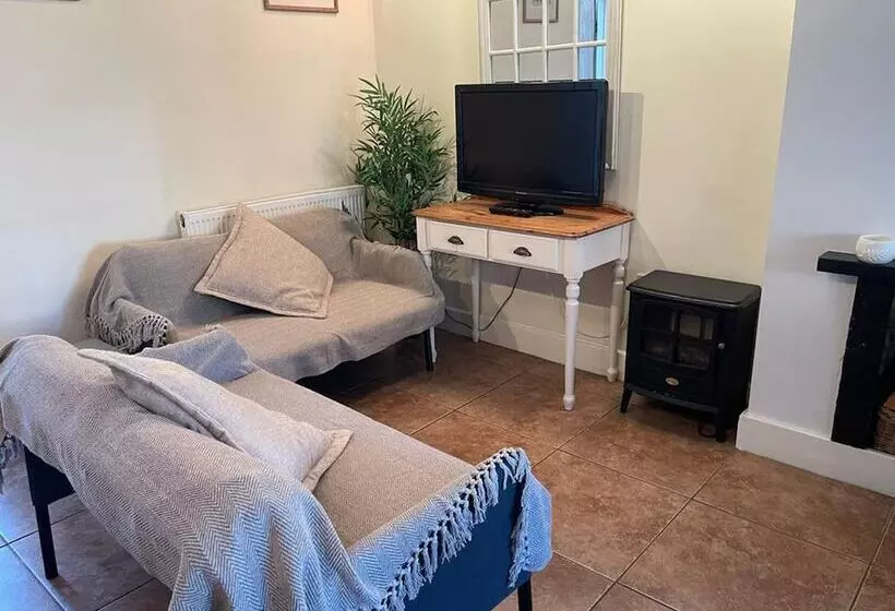 Oxfordshire Village Cottage With Private Garden