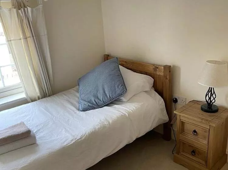 Oxfordshire Village Cottage With Private Garden