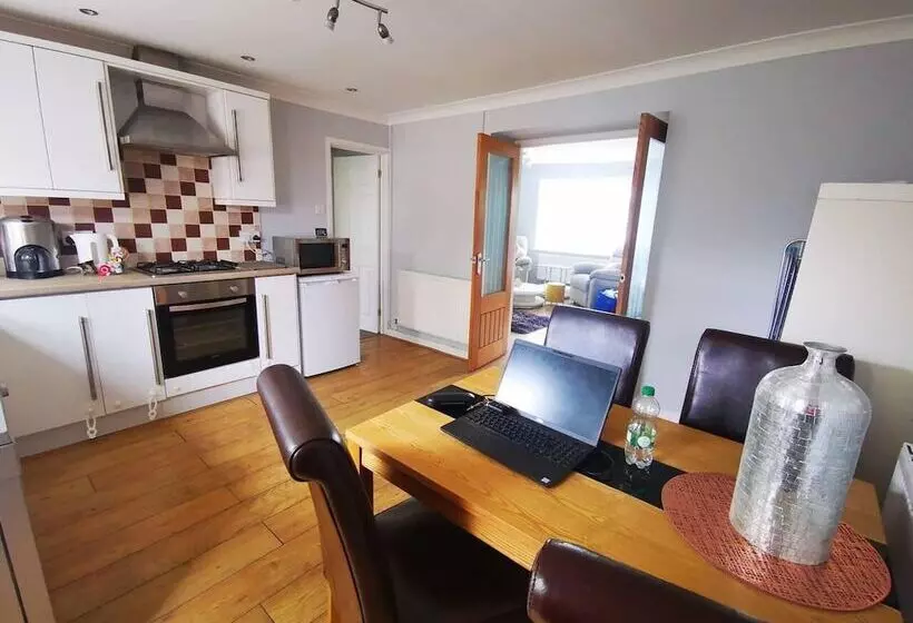 レジデンス Cozy 2 Bed Cottage In Merthyr, 5 Mins To Bike Park