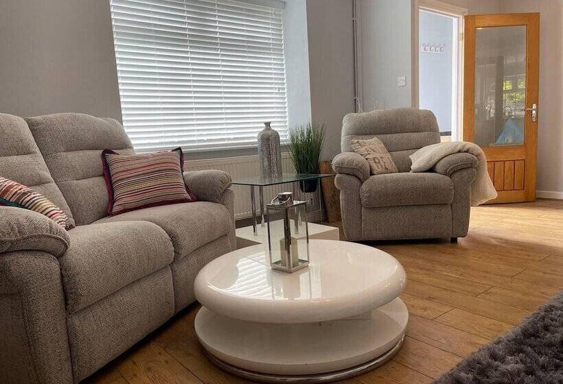 Резиденция Cozy 2 Bed Cottage In Merthyr, 5 Mins To Bike Park