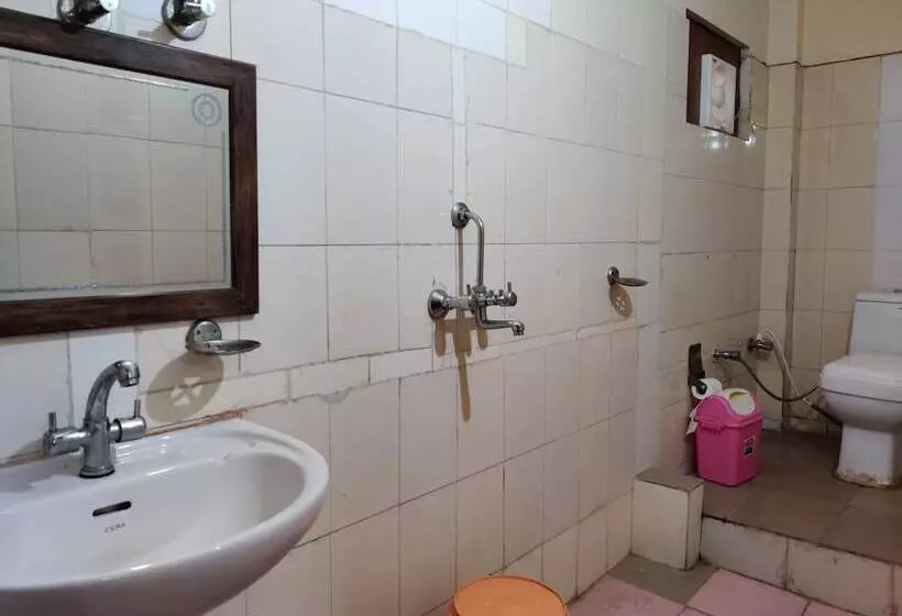 Hotelli Burans And Restaurant