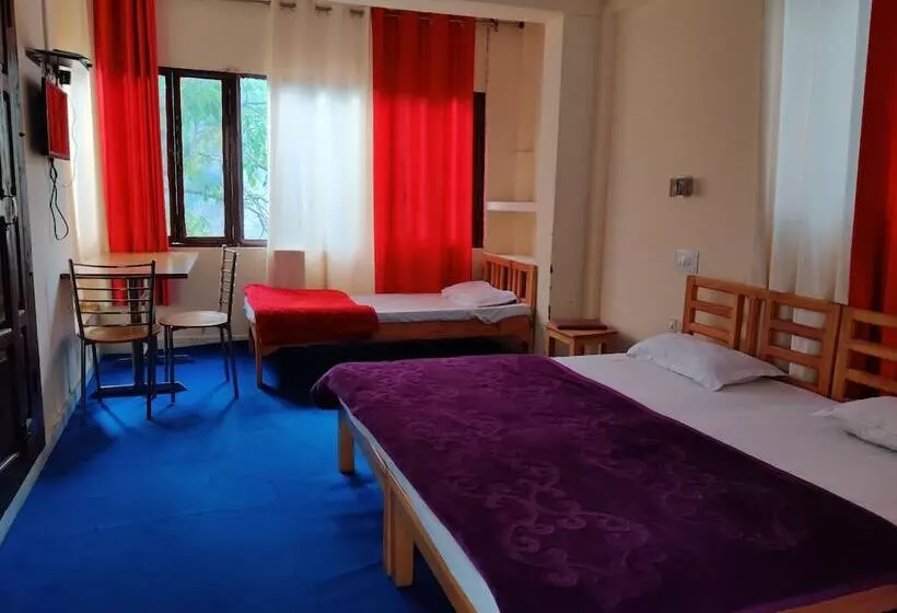 Hotelli Burans And Restaurant