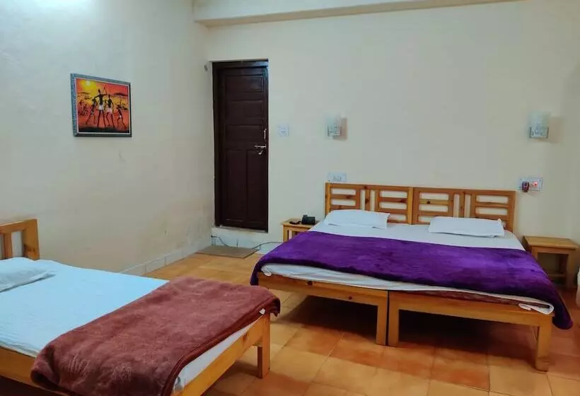 Hotelli Burans And Restaurant