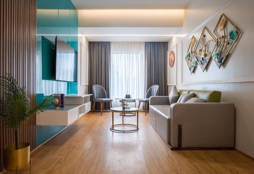 فندق Clubway Grand