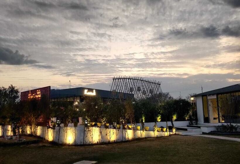 Отель Kavaali Stays