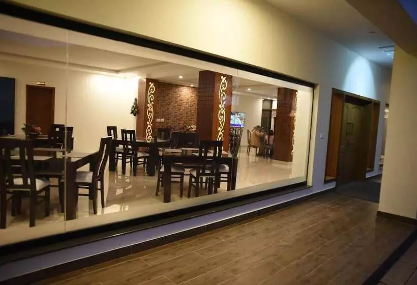 هتل Marco Polo Resort Murree