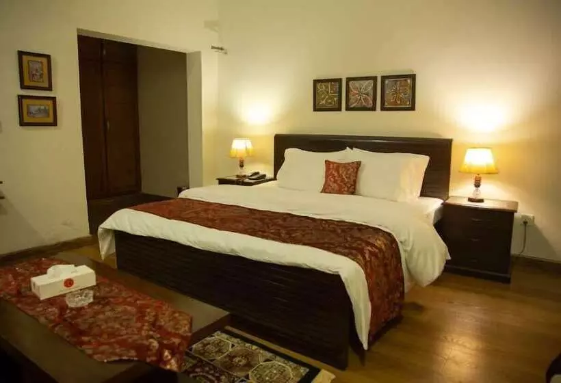 هتل Marco Polo Resort Murree