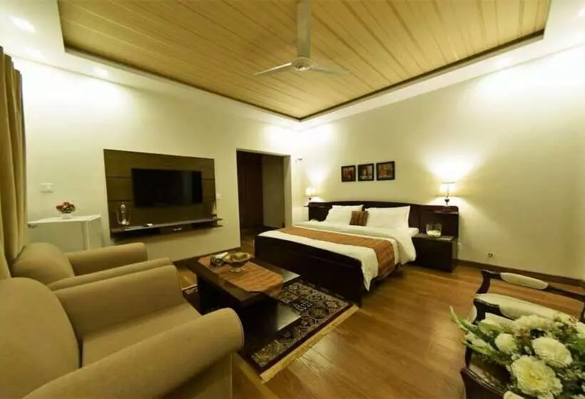 هتل Marco Polo Resort Murree