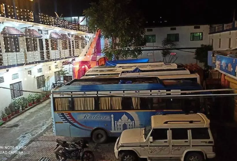 Hotelli Omkaar And Restaurant