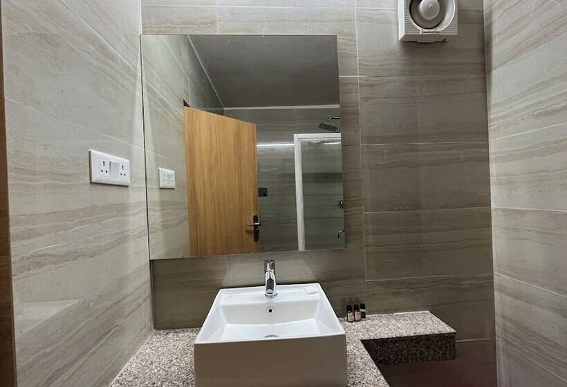 هتل The Bundela   Khajuraho, Madhya Pradesh