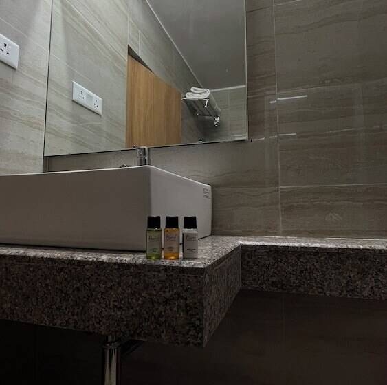 هتل The Bundela   Khajuraho, Madhya Pradesh