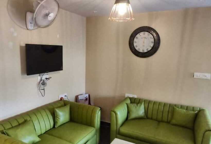 בית מלון כפרי The Republic