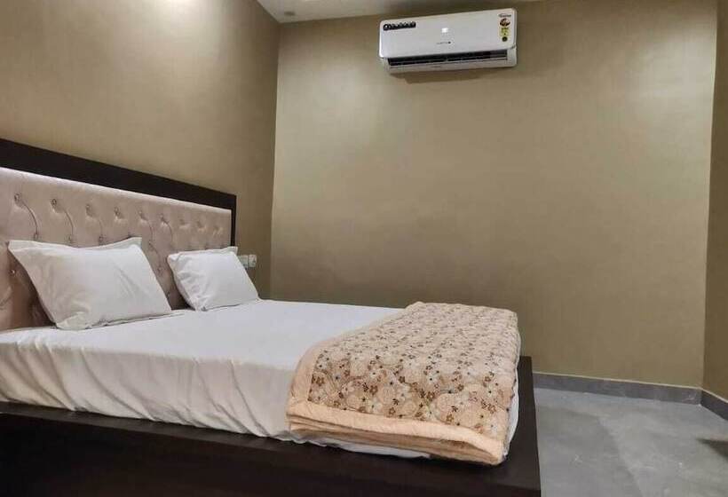 בית מלון כפרי The Republic