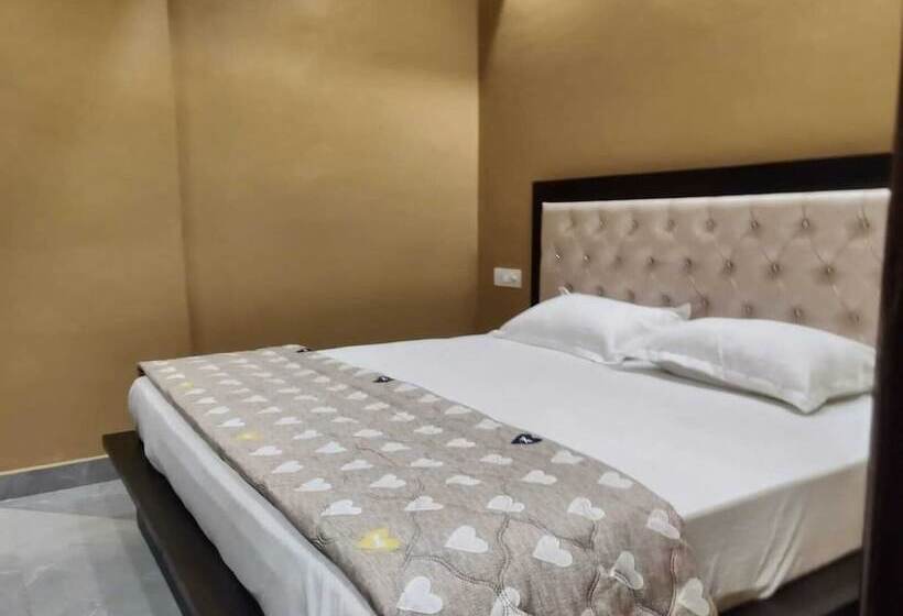 בית מלון כפרי The Republic