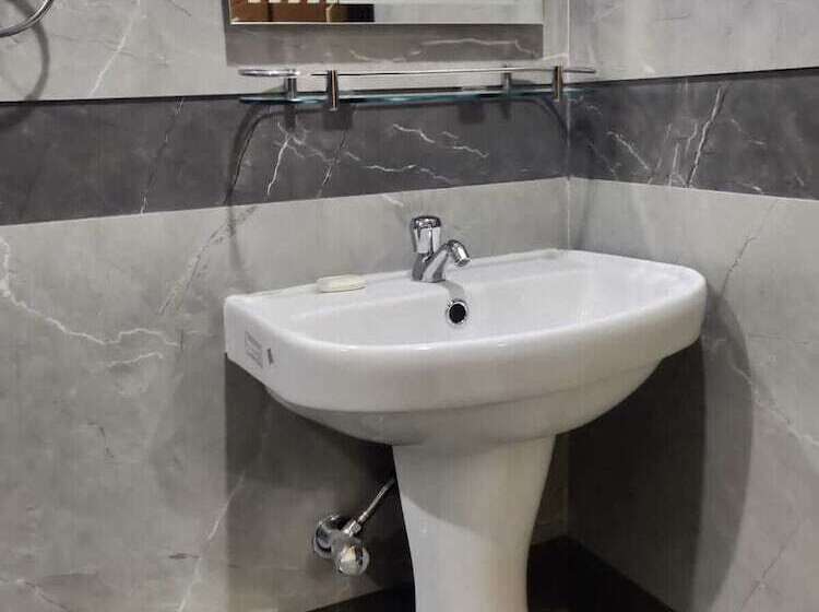 בית מלון כפרי The Republic