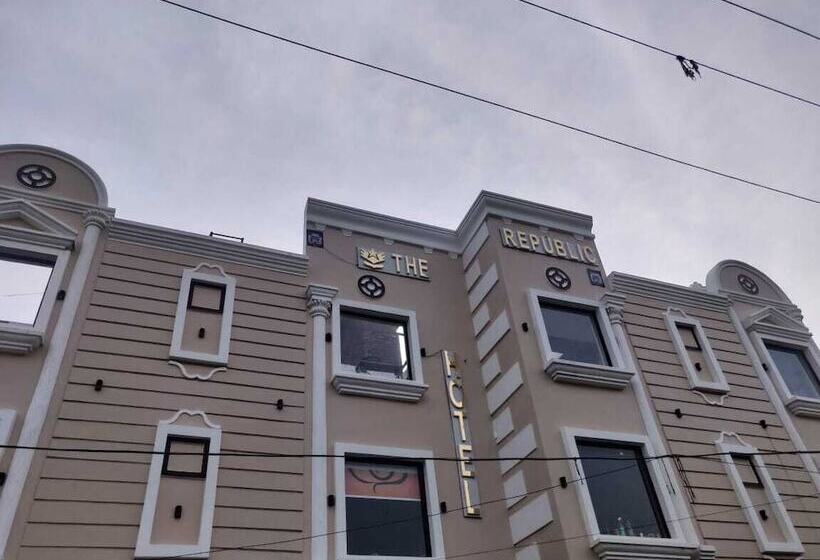 בית מלון כפרי The Republic