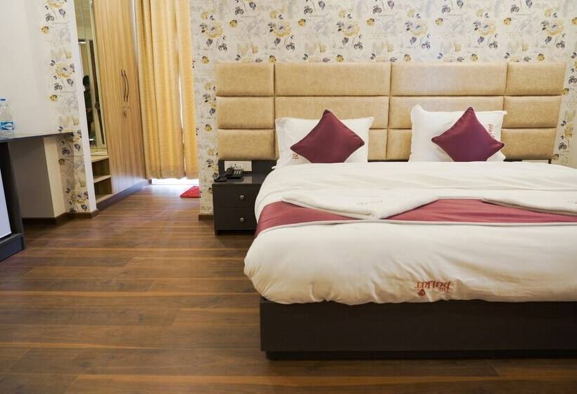 Lime Tree Hotel The Pulkit