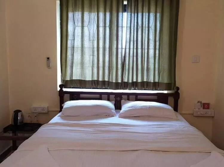 Salotel Near Mae De Deus Church