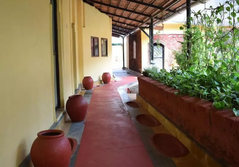 Salotel Near Mae De Deus Church