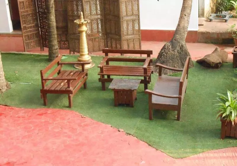 Salotel Near Mae De Deus Church