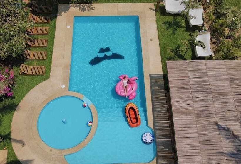 Straw Hat Surf Hostel