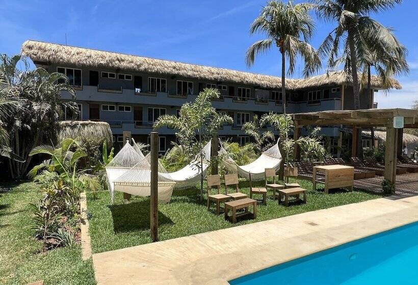 Straw Hat Surf Hostel