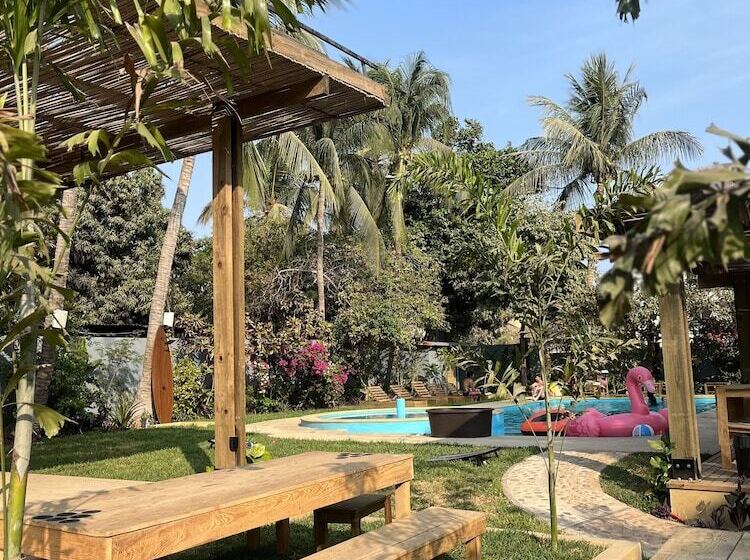 Straw Hat Surf Hostel