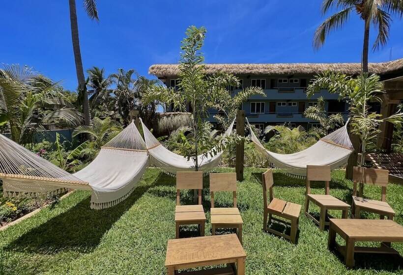 Straw Hat Surf Hostel