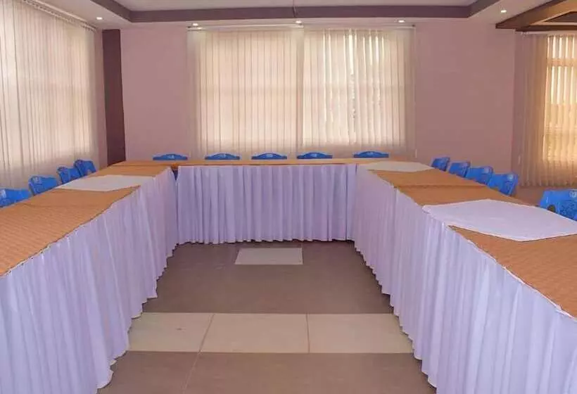 Triplinq Hotel & Resort